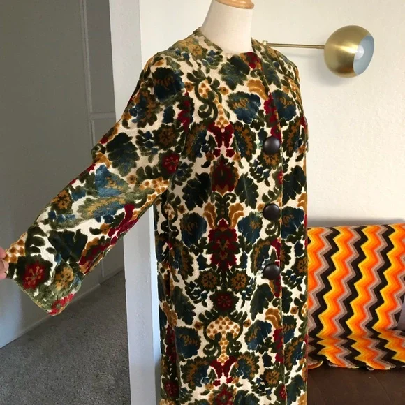 SOLD Vintage 1960s Velour Floral Gorgeous Coat - Picture 4 of 12